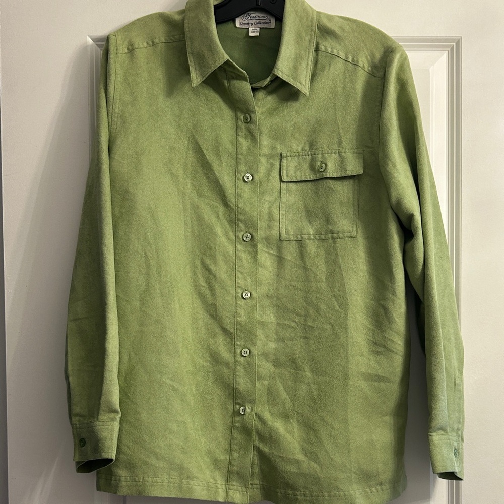 Vintage Green Button-Up faux suede Shirt size medium women. Excellent condition.